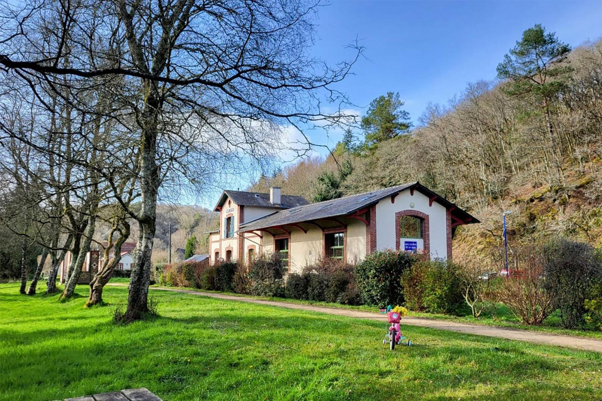 Ostal Scrignac - Gite D'Etape De La Gare Exterior photo